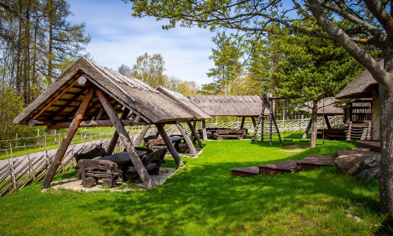 Отель Kassari Puhkekeskus Кайна Экстерьер фото